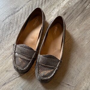 Vionic Larrun Metallic Snake Print Loafer Flat 9.5